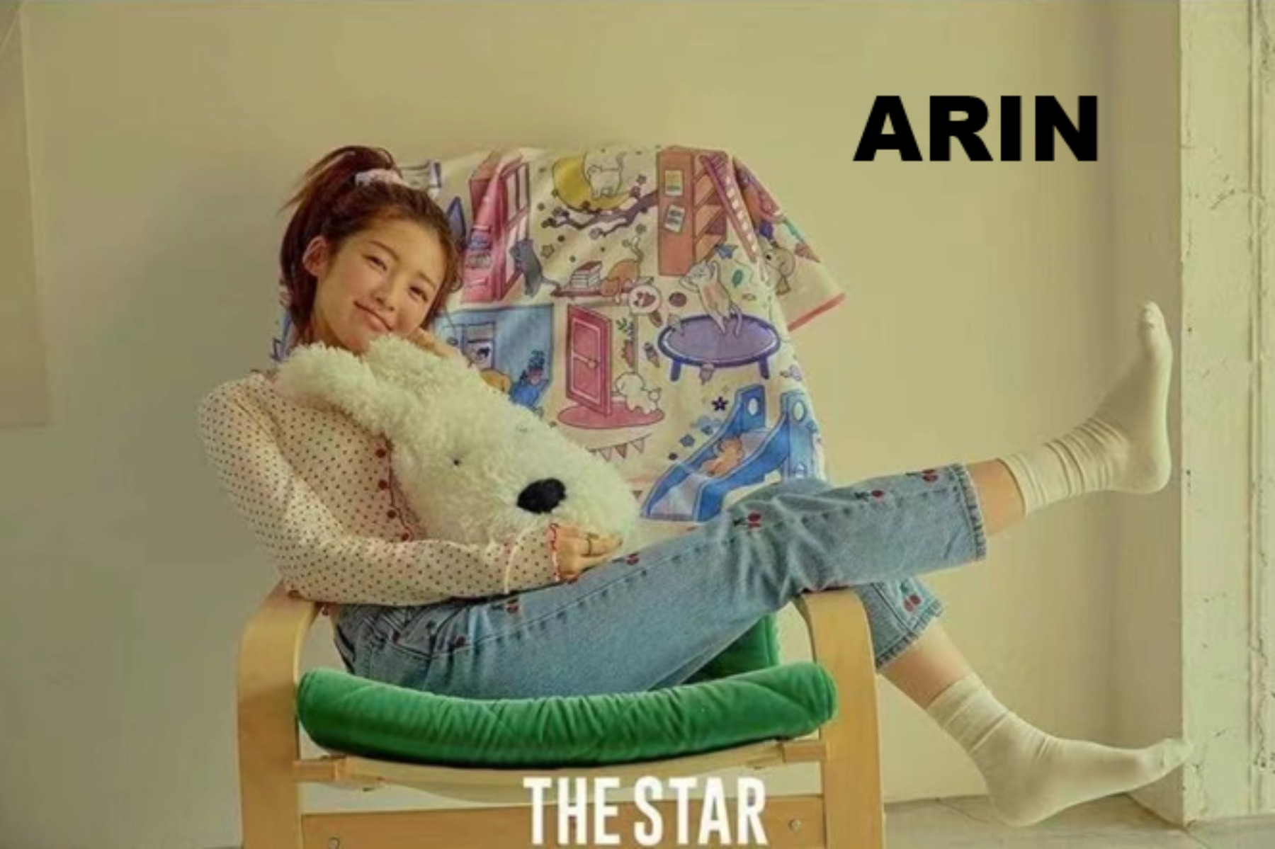 OH MY GIRL ARIN WORN STRAIGHT FIT CHERRY EMBROIDERY DENIM PANTS [6851]